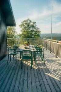 House with fantastic view over both mountain and river