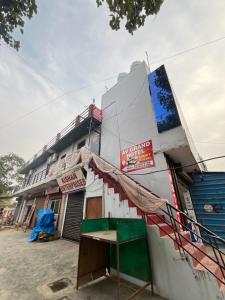 Hotel A V Grand, Kanpur