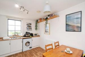 Modern, spacious surf retreat near Fistral beach
