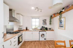 Modern, spacious surf retreat near Fistral beach