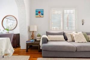 Coogee Beach 3-bedroom apartment - flat steps to Sand & Sea, Ocean Views, Rooftop Terrace