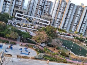 Skyline Oasis Luxury 2BR with Pool Near Beach