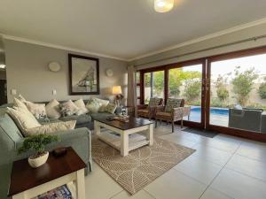 5 Bedroom holiday home close to Sanctuary Beach