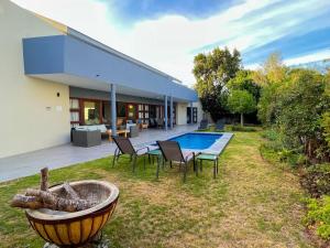 5 Bedroom holiday home close to Sanctuary Beach