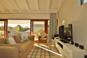 5 Bedroom holiday home close to Sanctuary Beach