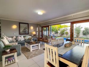 5 Bedroom holiday home close to Sanctuary Beach