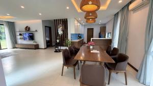 Luxury 3BR Villa, 3 Min Walk to Beach