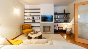 2 Bedroom Apartment with Garage 2 Minutes from the Beach Matosinhos