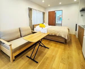 XLH12 Modern Apartment for 8 in Shinjuku, 2 Kitchens & 2 Bathrooms, 10-min Walk to Station, Easy Access to Shinjuku
