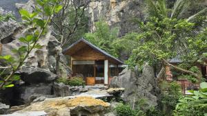 Xuan Son Lakeside Bungalow