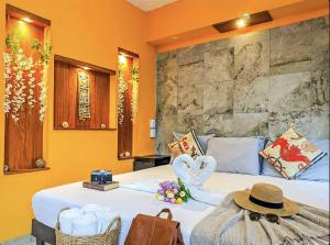 Spacious Romantic & Family Suites, Full Kitchen, Fast WiFi, 8 Min Walk to Beach PDC