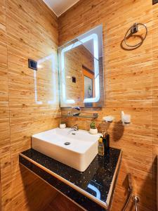 Majestic Wood Cabin