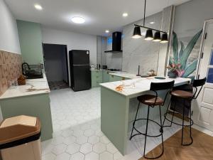 4-bedroom detached house with a pool, newly renovated in a modern style, near CF with convenient transportation, close to the Old Town