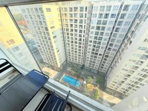 Pool view at Sky Center 2br 2wc - 5 mins to airport