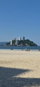 1 quadra da praia, 4P, Ar Condicionado, vaga de garagem