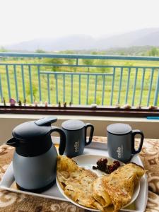 Aahista Stays- Mountain view homestay