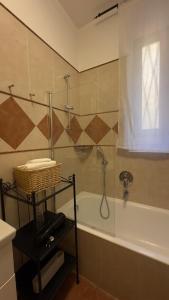 Casa Adone - Tre stanze e due bagni nel cuore di Milano