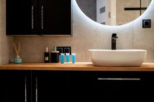 Tauron Arena Chic Apartment by BookingHost