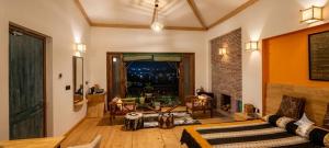 Firdaus at Theog - Luxurious 4 Bedroom Mountain View Villa