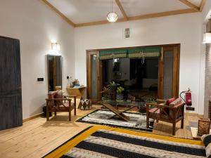 Firdaus at Theog - Luxurious 4 Bedroom Mountain View Villa