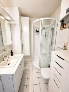 Modern studio direct Seaview & free parking