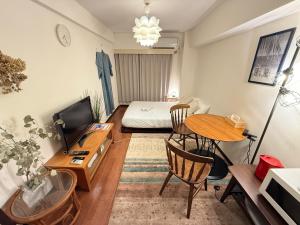 ZenAbode穏 Calming room with warmth of wood