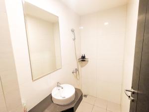 Lovina 33-15 1BR cozy & central at Citra Plaza Nagoya