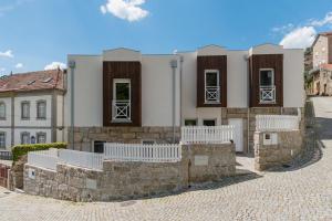 StoneBridge Riverside Mountain Apartments