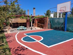 Georges family friendly maisonette with great exterior