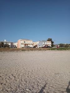 EFFIES VACATION by the sea