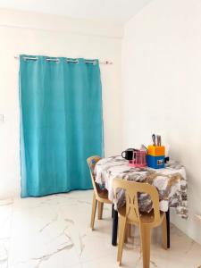 Spacious studio 4, AC, kitchenette, central location