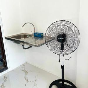 Spacious studio 4, AC, kitchenette, central location