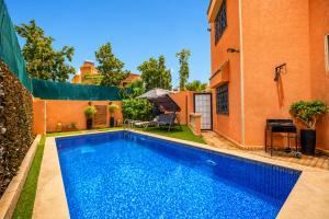 Quiet 3-Bedroom Villa with Private Pool, 20 min Airport