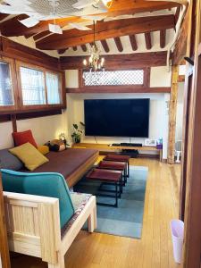 Beautiful Hanok house in city center