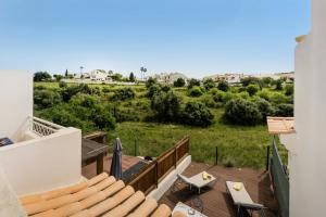 Sunny Terrace Townhouse by Ocvillas