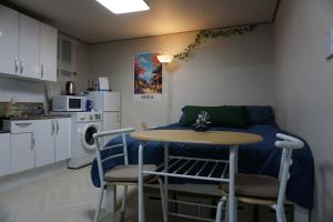 Seoul Central Studio Hinterland #103 nearby Chungmuro Station and Myeongdong
