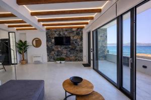 Aqua Vista Villas Entire property six bedrooms with Sea views Sea front with private Jacuzzi each