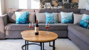 Aqua Vista Villas Entire property six bedrooms with Sea views Sea front with private Jacuzzi each