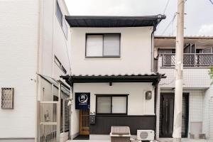 Tsuru INN JR Kintetsu, Direct Nara KIX momowai