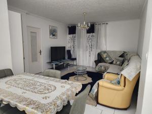 Appartement T4 au RDC dun immeuble