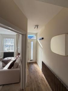 Stylish 4 Bed House Central Reading - Free Parking