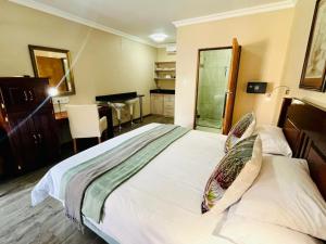 17 on Bird Guest House