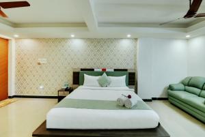 AVM Comfort Inn - Boutique Hotel near Omni Bus Stand & Gandhipuram with Semi-Office Setup