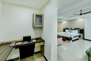 AVM Comfort Inn - Boutique Hotel near Omni Bus Stand & Gandhipuram with Semi-Office Setup
