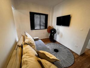 Apto-Canto do Forte - Suite- 1dorm -Sacada- Wi Fi -200 m da Praia e 20m dos Bares e restaurantes - uma Vaga de Garagem
