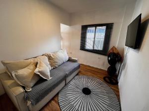 Apto-Canto do Forte - Suite- 1dorm -Sacada- Wi Fi -200 m da Praia e 20m dos Bares e restaurantes - uma Vaga de Garagem