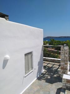 Cycladic seaside studio