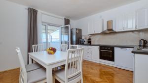 Apartment Mediera sea view 1 by Villas Guide