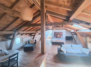 grande chambre avec terrasse