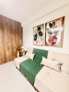Studio completo - Cama king - Varanda - Ótima localização